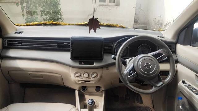 https://images10.gaadi.com/usedcar_image/4402728/original/3ed7c9d6864f1543cfdd9bdc5a248aa5.jpg?imwidth=6401