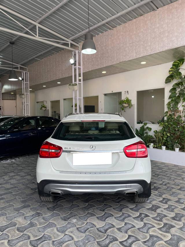 https://images10.gaadi.com/usedcar_image/4402749/original/processed_11763616f04dc0c30660e858b52997a1.jpg?imwidth=6401