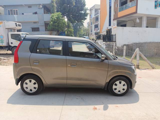 https://images10.gaadi.com/usedcar_image/4402788/original/55b13a14f3326a545d710ace393fab75.jpg?imwidth=6401