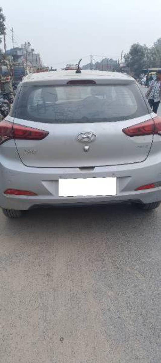 https://images10.gaadi.com/usedcar_image/4402822/original/b9a102bef9bab8f577905b8d5fe37ec5.jpg?imwidth=6402