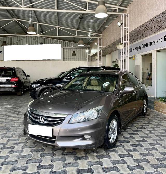 https://images10.gaadi.com/usedcar_image/4402850/original/processed_6b2da3e19dc58c5c7c489d8fcbe5c71f.jpg?imwidth=6400