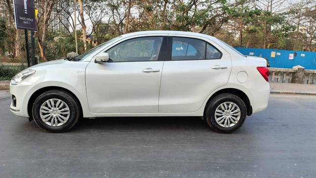 https://images10.gaadi.com/usedcar_image/4402894/original/processed_58d8ea7af9a4f60e2535b95b333e5316.jpg?imwidth=6402