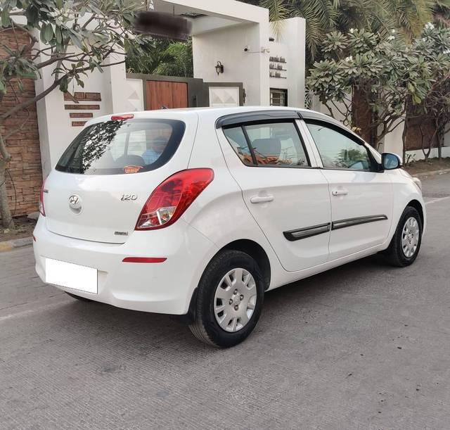 https://images10.gaadi.com/usedcar_image/4402926/original/processed_3600b508b5309bc30b641751ef5eda69.jpg?imwidth=6402