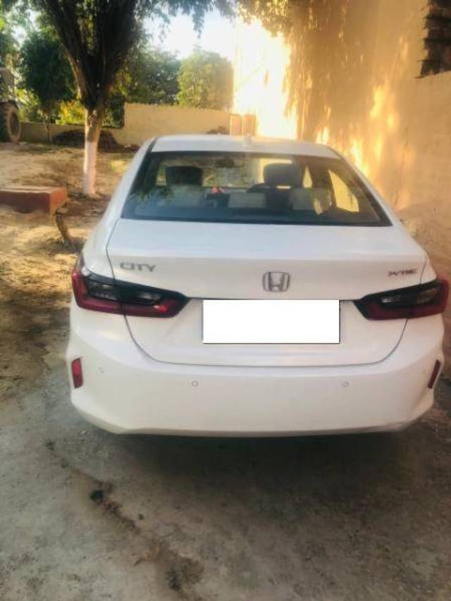 https://images10.gaadi.com/usedcar_image/4402945/original/1b6df4a60deea9febbdcb59f91848468.jpg?imwidth=6400