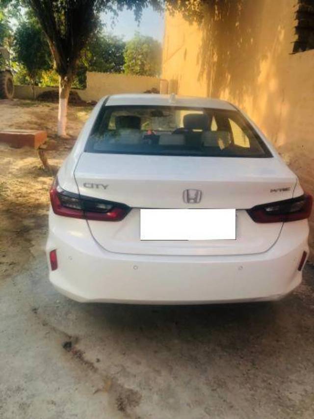 https://images10.gaadi.com/usedcar_image/4402945/original/9c1b126d89550f300d639aebeb66029e.jpg?imwidth=6401