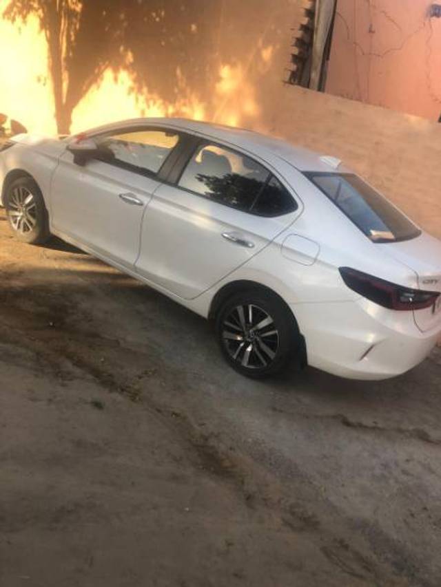 https://images10.gaadi.com/usedcar_image/4402945/original/b5a70357c93fe71f6acb8ea818e80a8b.jpg?imwidth=6402