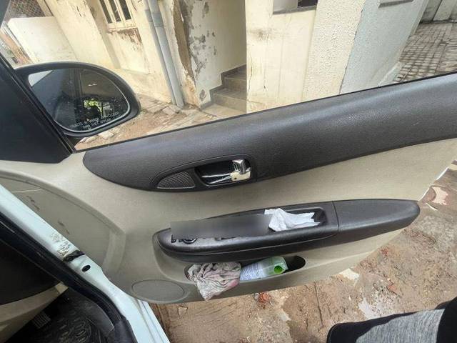 https://images10.gaadi.com/usedcar_image/4402946/original/c1f07cd0ba6243eab2124d85eb5798c8.jpeg?imwidth=6401