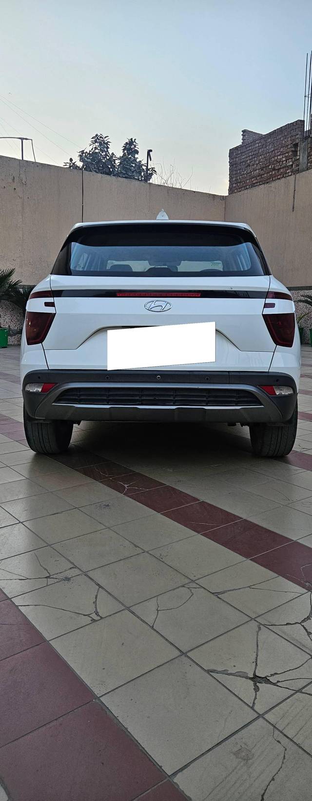 https://images10.gaadi.com/usedcar_image/4402992/original/processed_350b36fd83f8b07221e531b620fbc459.jpg?imwidth=6402