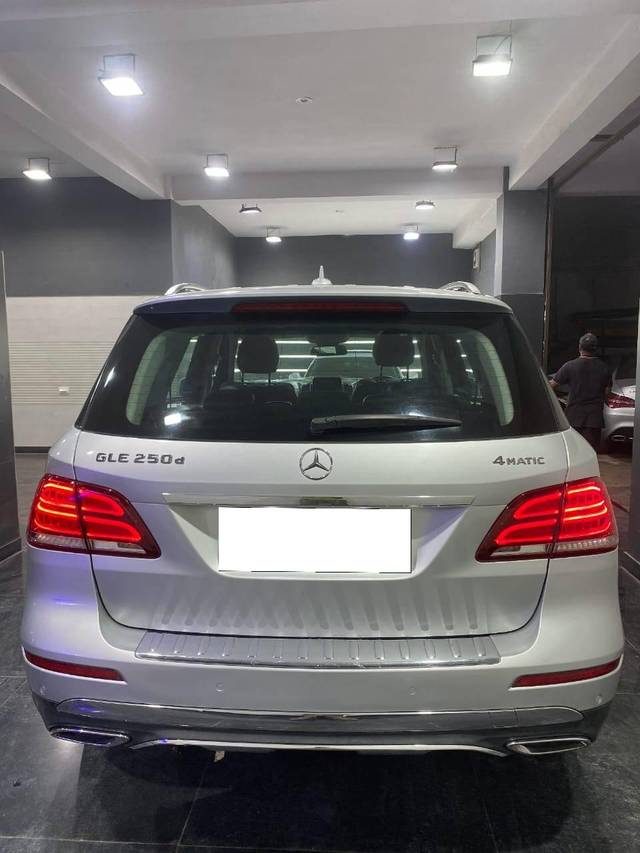 https://images10.gaadi.com/usedcar_image/4403262/original/processed_02a325b179c4d92aa6fad93e6e79d790.jpg?imwidth=6401