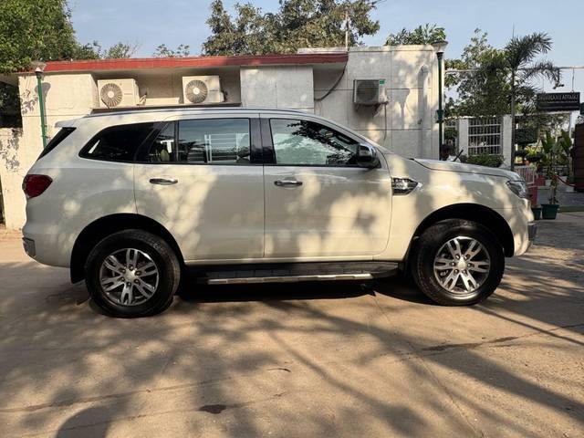 https://images10.gaadi.com/usedcar_image/4403299/original/processed_7112bebe60ca4a695d1e18e77361768b.jpeg?imwidth=6401