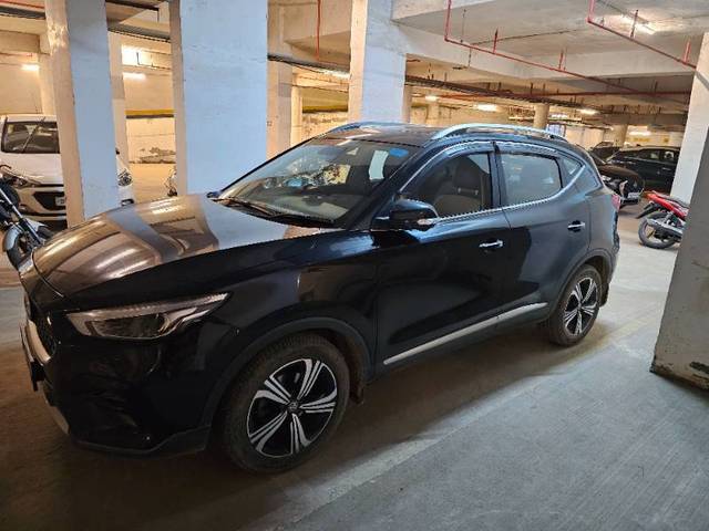 https://images10.gaadi.com/usedcar_image/4403320/original/970f8e1c6403fb2e6baf81a9a77b5f9e.jpg?imwidth=6402