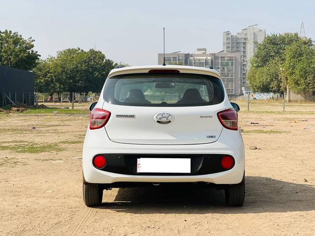 https://images10.gaadi.com/usedcar_image/4403345/original/processed_555f51f32b7442f686472d88dfb6877a.jpg?imwidth=6402