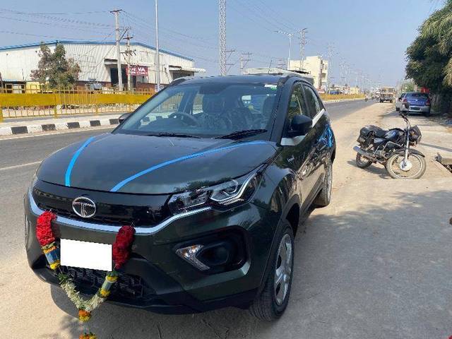 https://images10.gaadi.com/usedcar_image/4403418/original/dfd37a9a008c3452c61f5d5a3f2a1465.jpeg?imwidth=6400