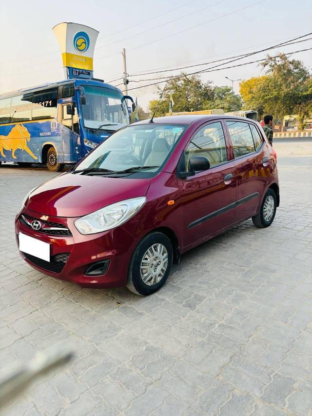 https://images10.gaadi.com/usedcar_image/4403423/original/processed_71faaa79452d77f79a600b7cec7a3a94.jpg?imwidth=6402