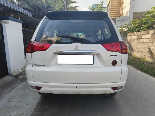 https://images10.gaadi.com/usedcar_image/4403472/original/processed_f71151cd4064213b518f62a849ecb6fd.jpg?imwidth=6401