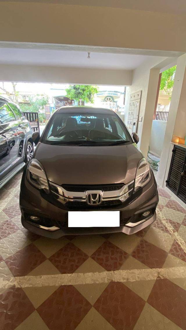 https://images10.gaadi.com/usedcar_image/4403499/original/f9131f35cd94528b8f5403af16bd9cdd.jpg?imwidth=6400