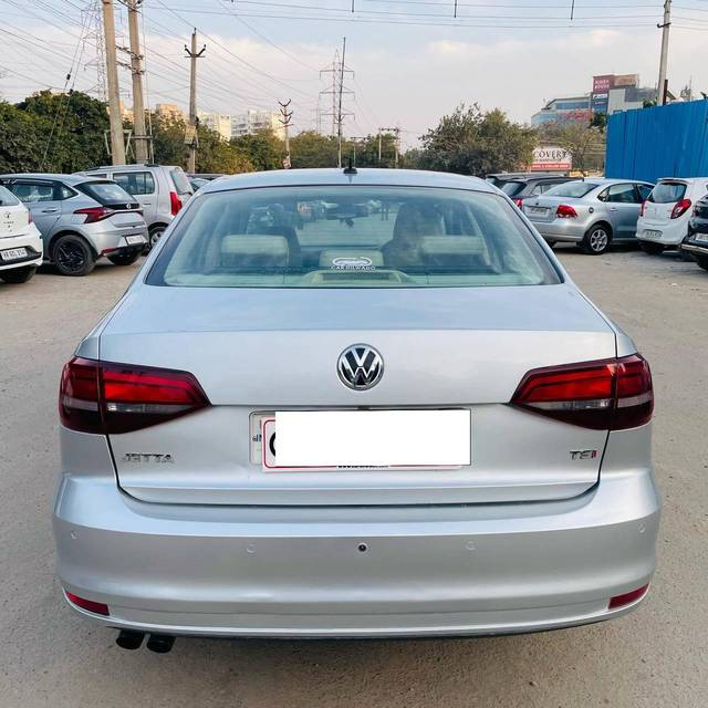 https://images10.gaadi.com/usedcar_image/4403519/original/processed_21c5835a01ba0bc70212944959071c09.jpg?imwidth=6401