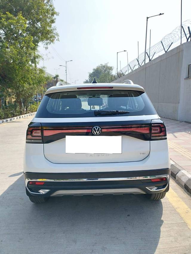 https://images10.gaadi.com/usedcar_image/4403546/original/processed_07d6bd649e094b1dd3ca900f51f90bde.jpg?imwidth=6402