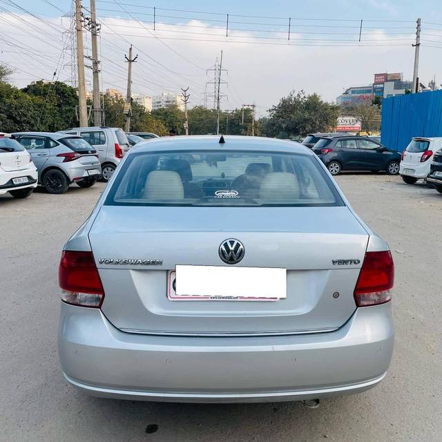 https://images10.gaadi.com/usedcar_image/4403568/original/processed_b4774d93cf81171ed951f7fd8e621408.jpg?imwidth=6402