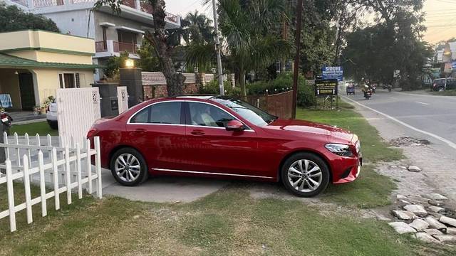 https://images10.gaadi.com/usedcar_image/4403609/original/processed_a9664860-fb68-4220-8816-1bffc0299aff.jpeg?imwidth=6401