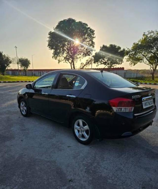 https://images10.gaadi.com/usedcar_image/4403724/original/processed_73922726-cc7b-4185-a8d1-4d30c5d728a1.jpg?imwidth=6402