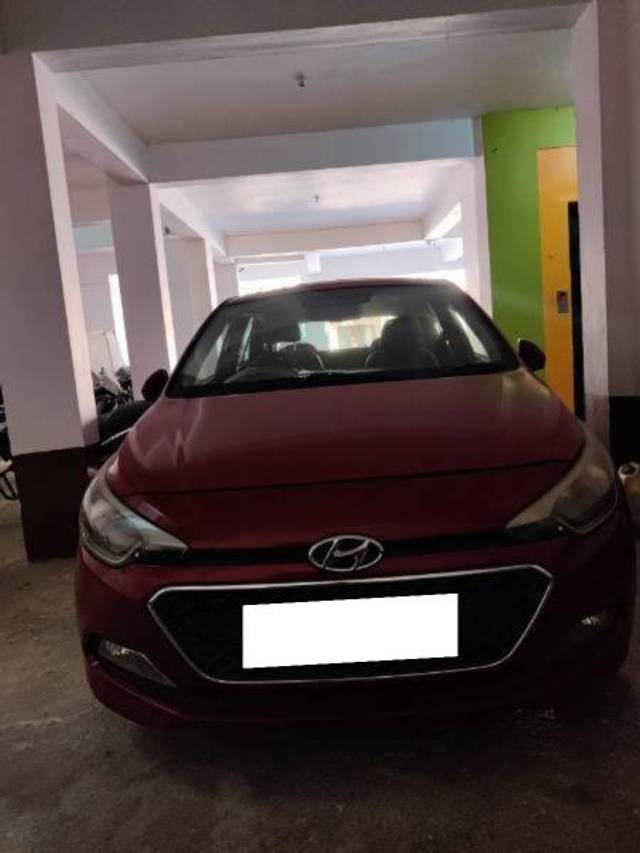 https://images10.gaadi.com/usedcar_image/4403737/original/processed_19484e34-a021-4509-8a04-f9d7ad58b385.jpg?imwidth=6400