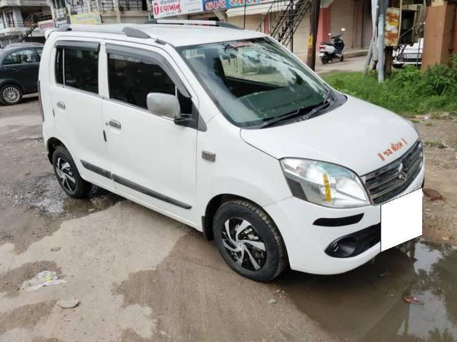 https://images10.gaadi.com/usedcar_image/4403788/original/processed_b6e5ec32-36e2-4bd6-9854-af93174cfca4.jpg?imwidth=6400