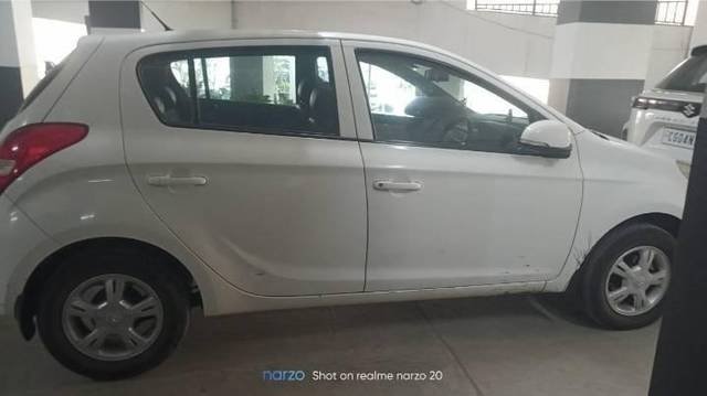 https://images10.gaadi.com/usedcar_image/4403893/original/processed_f32b53af-8c73-4daa-ad00-f162d2a0f248.jpg?imwidth=6400