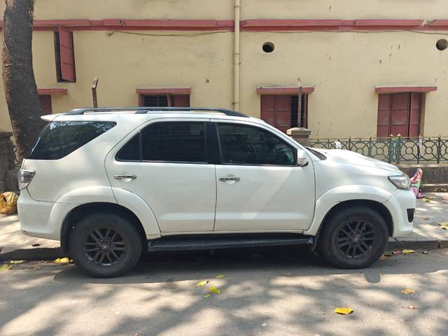 https://images10.gaadi.com/usedcar_image/4403972/original/f88c9663f64dd94abc05f4fa7ea67650.jpg?imwidth=6401