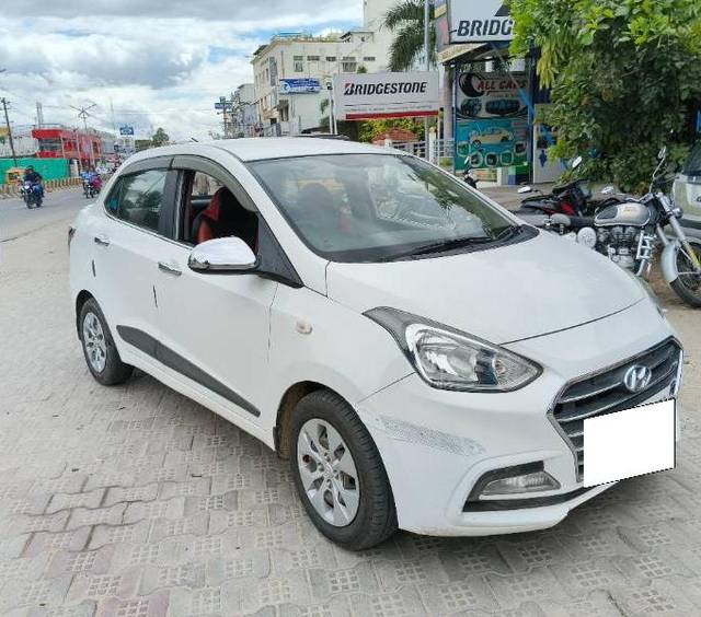 https://images10.gaadi.com/usedcar_image/4403990/original/processed_20d1dce4-37ad-4825-83f8-fab837228ce8.jpg?imwidth=6400