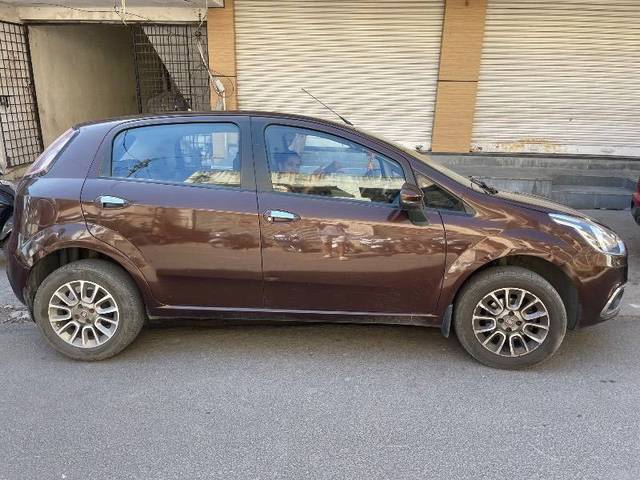 https://images10.gaadi.com/usedcar_image/4404019/original/09a4d5159f537cc81ea8a2106759b807.jpeg?imwidth=6401