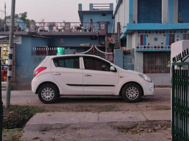 https://images10.gaadi.com/usedcar_image/4404083/original/59a35d108df2280e653f6d8a0fafd221.jpg?imwidth=6401