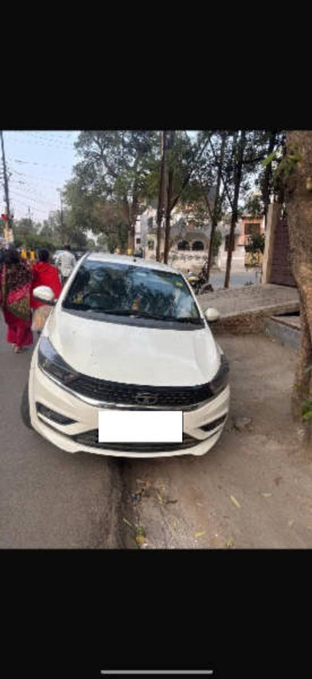 https://images10.gaadi.com/usedcar_image/4404140/original/22b4f76961ddc2da1d07363c20798f69.png?imwidth=6400