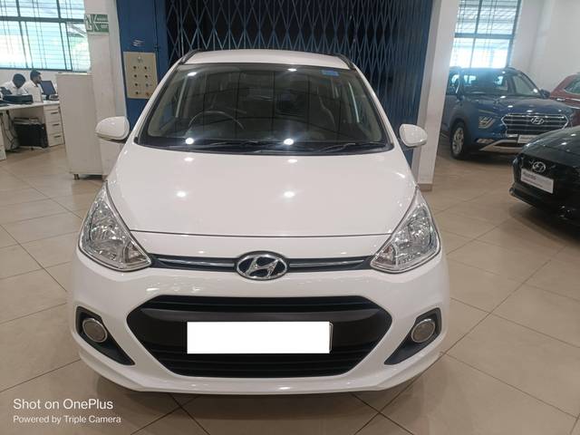 https://images10.gaadi.com/usedcar_image/4404143/original/processed_727a831c722154bf92cdb4829bf30e89.jpg?imwidth=6400