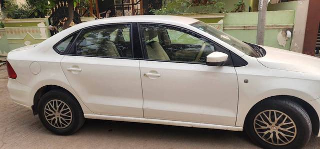 https://images10.gaadi.com/usedcar_image/4404250/original/2601e4d76346b63f66476ea51f7d66bd.jpg?imwidth=6401