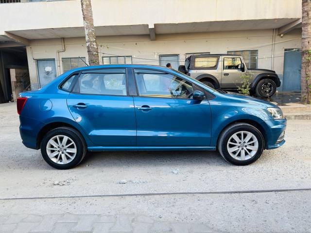 https://images10.gaadi.com/usedcar_image/4404359/original/8592d29ca8ce2a9cd5766ba6edcc3335.jpg?imwidth=6401