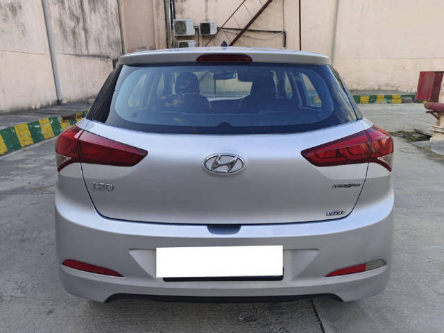 https://images10.gaadi.com/usedcar_image/4404381/original/processed_89094c708b098635a4616fadf40f7e4b.png?imwidth=6402