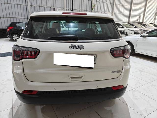 https://images10.gaadi.com/usedcar_image/4404449/original/processed_8cbccb631eecac84bb1610d61af0b13e.jpg?imwidth=6401