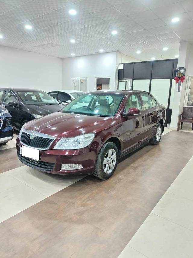 https://images10.gaadi.com/usedcar_image/4404532/original/processed_99c5c9be8dec00604d45ed688503e90d.jpg?imwidth=6400