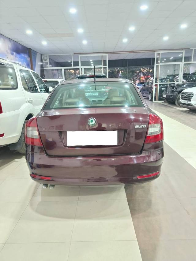 https://images10.gaadi.com/usedcar_image/4404532/original/processed_a0ec5861a7aba2801b324393215ed8c6.jpg?imwidth=6401