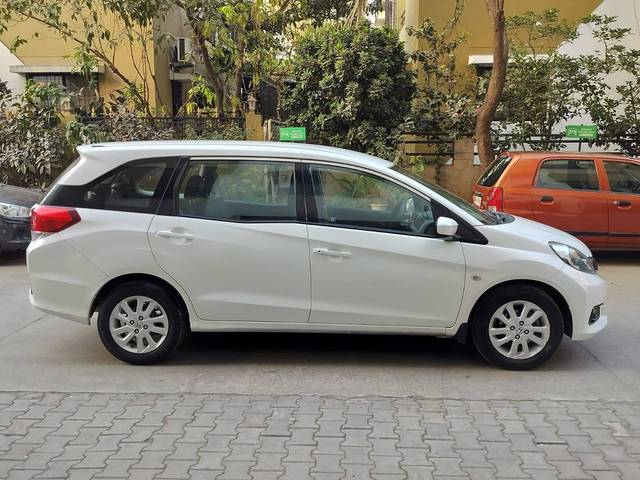 https://images10.gaadi.com/usedcar_image/4404533/original/processed_25b30dc6b0b4edf874547a4e14797f7a.jpg?imwidth=6401