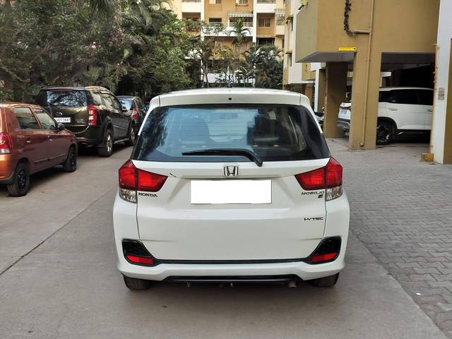 https://images10.gaadi.com/usedcar_image/4404533/original/processed_a573abb9b464702dd5e3d4c2d4a984c4.jpg?imwidth=6402