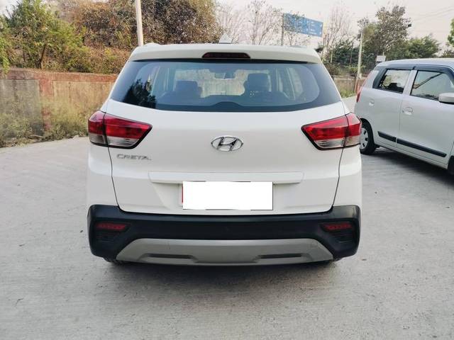 https://images10.gaadi.com/usedcar_image/4404564/original/processed_4df31f6fd546028b5484dd0d0d35217e.jpg?imwidth=6402