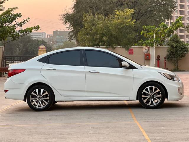 https://images10.gaadi.com/usedcar_image/4404659/original/4495e934e5ec9c5b6640af34b2d591ba.jpg?imwidth=6401