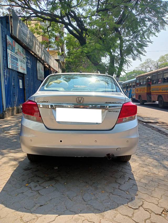 https://images10.gaadi.com/usedcar_image/4404696/original/processed_dabd474aef4fdf887c9b065b120e0023.jpg?imwidth=6401