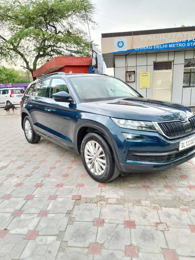 https://images10.gaadi.com/usedcar_image/4404724/original/processed_1fae467b9bd1ed4aac8039f2a5b8d169.jpg?imwidth=6400