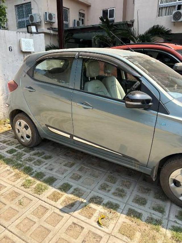 https://images10.gaadi.com/usedcar_image/4404752/original/3db30a5fb9d399e27ed0a3a2f0611dcd.jpeg?imwidth=6401