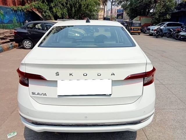 https://images10.gaadi.com/usedcar_image/4404866/original/processed_42986aa1a5d6f9bd7828dc47f5f55c65.jpg?imwidth=6402