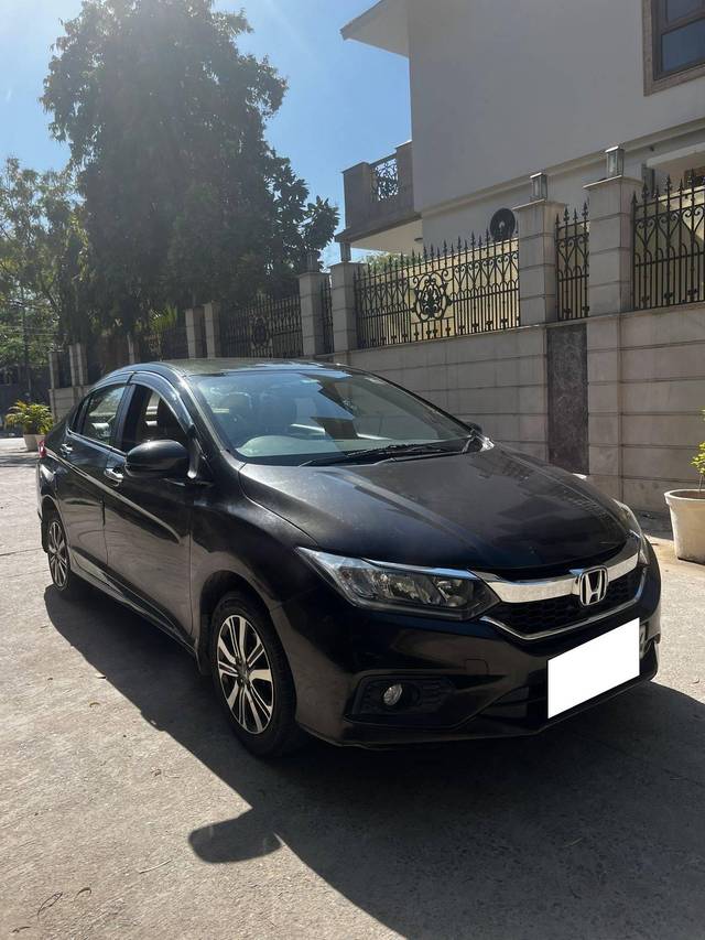 https://images10.gaadi.com/usedcar_image/4404870/original/processed_17cb0d550fefb89c72970e3e5045ce44.jpg?imwidth=6400