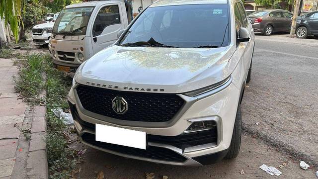 https://images10.gaadi.com/usedcar_image/4404940/original/c4b44d4f3ea5cd87311541edeea8c3c7.jpg?imwidth=6400